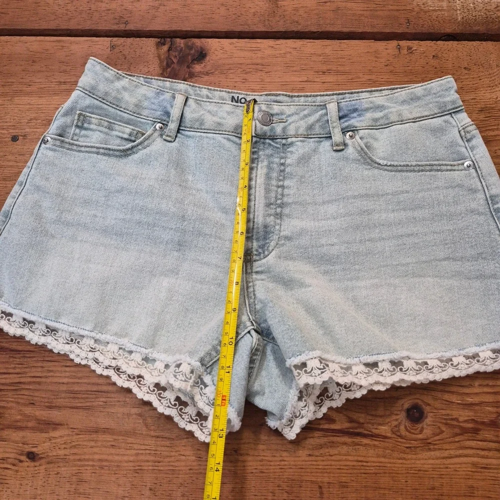 No Boundaries Light Wash Lace Trim Denim Jean Shorts Womens Size 10 Boho